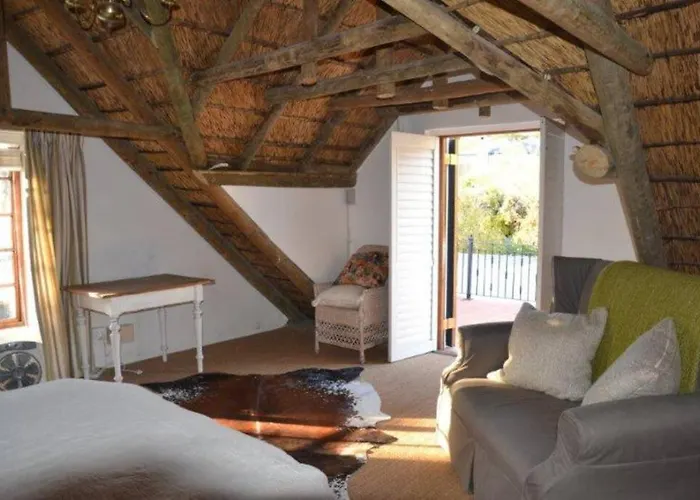 Petite France:Luxury Thatched 4Brcottage With Pool